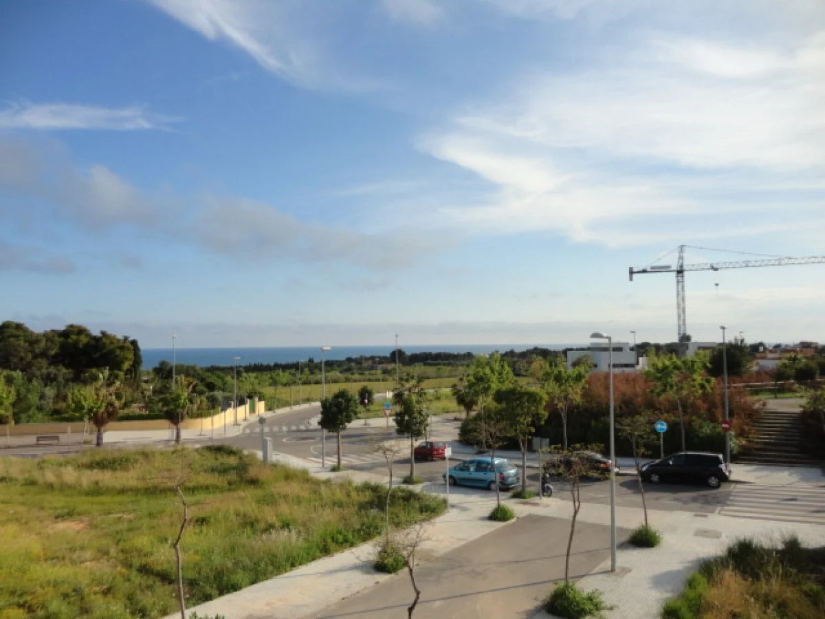 South-facing sea-view plot, 143 m²