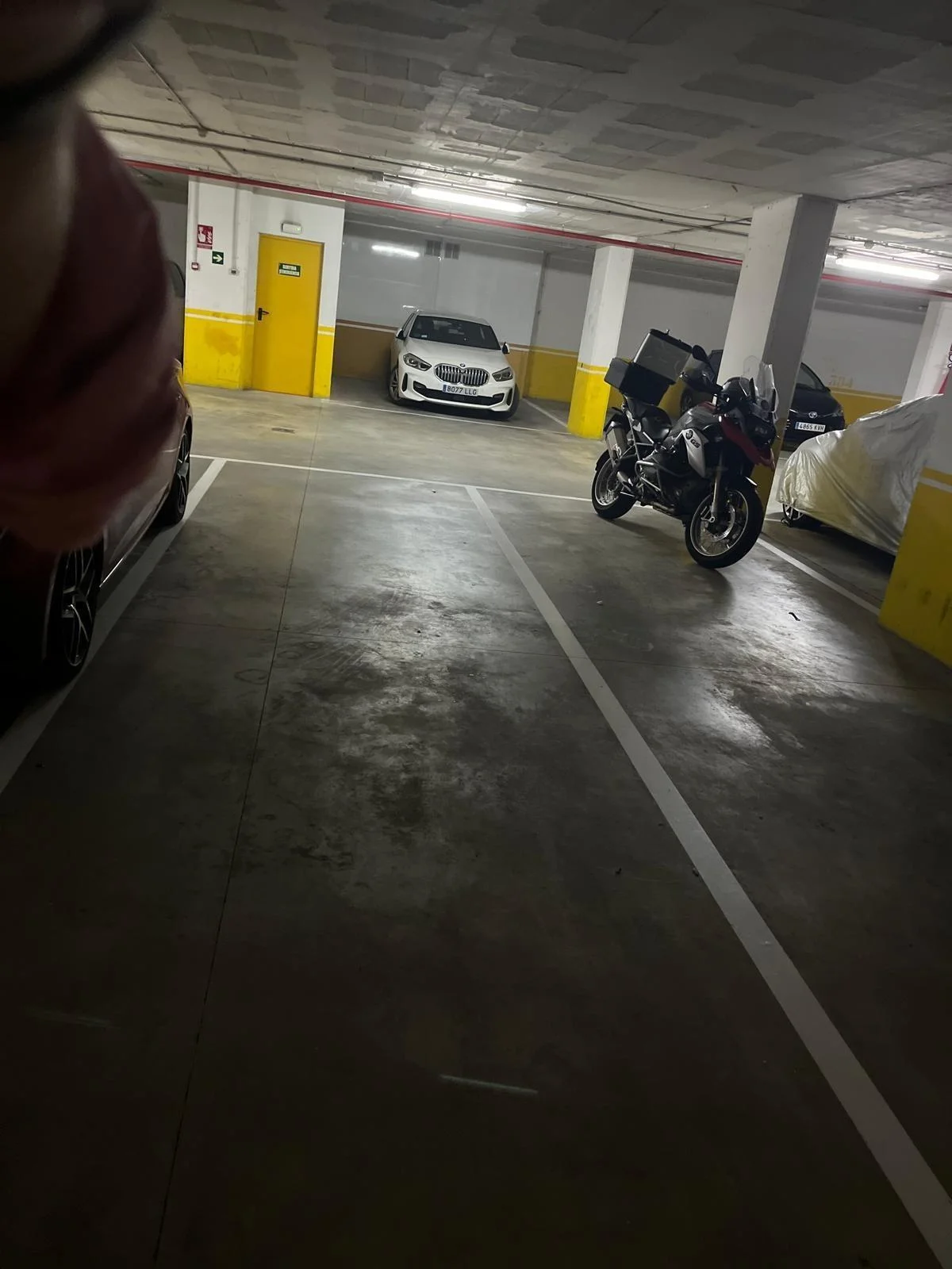 Amplia plaza para SUV en Vilanova