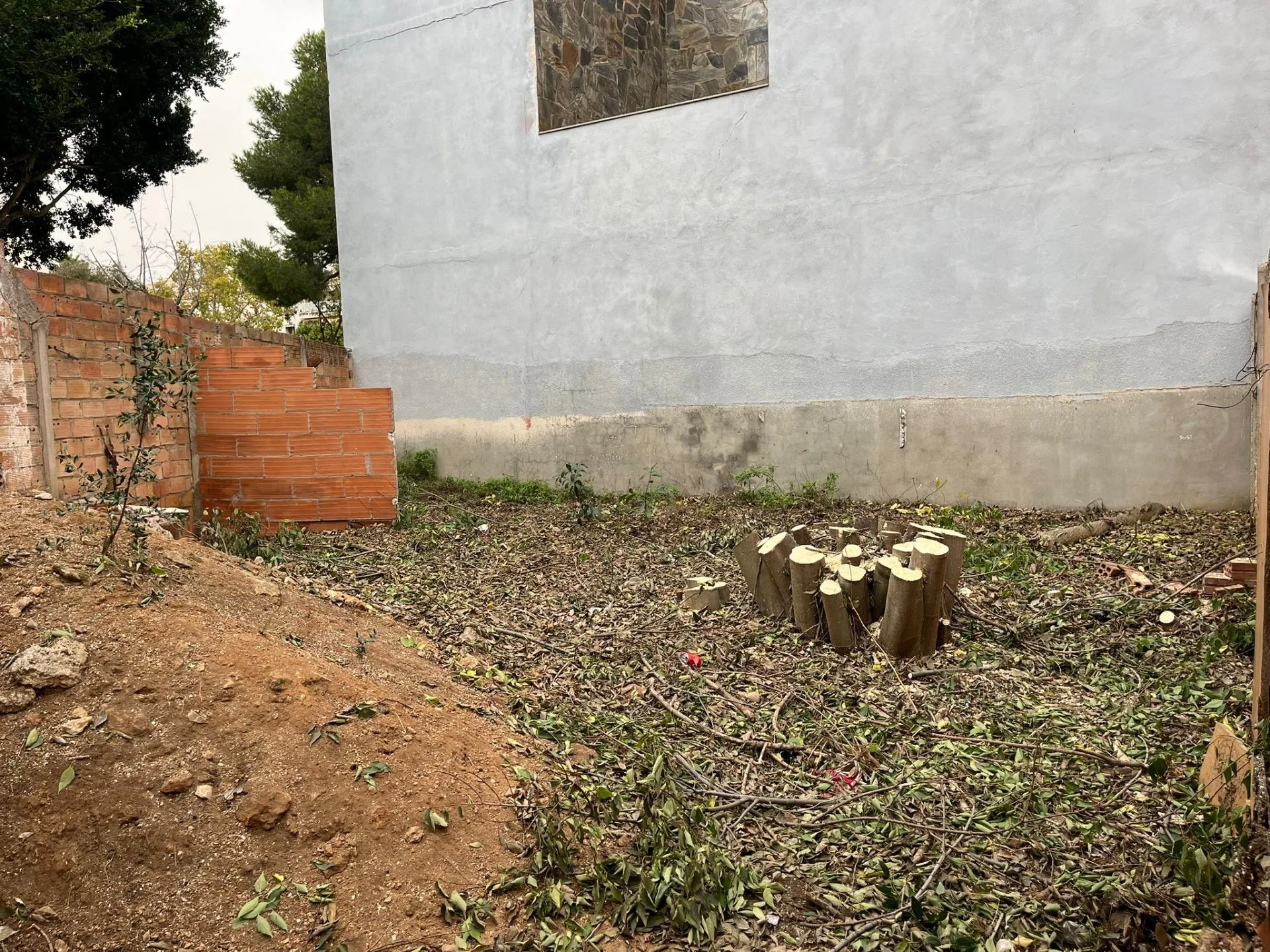 Parcela urbana para tres viviendas