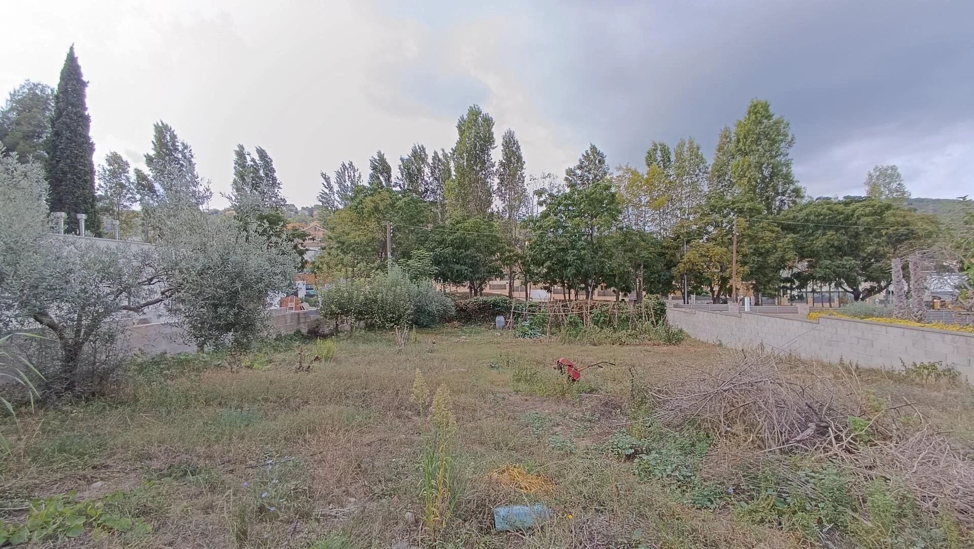 Parcela urbana en Canyelles, 658 m²