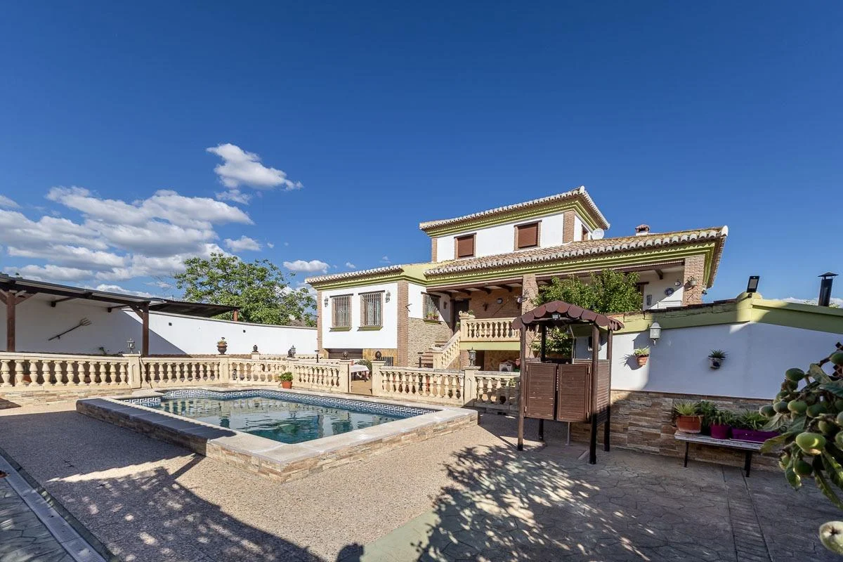 Independent chalet with private pool