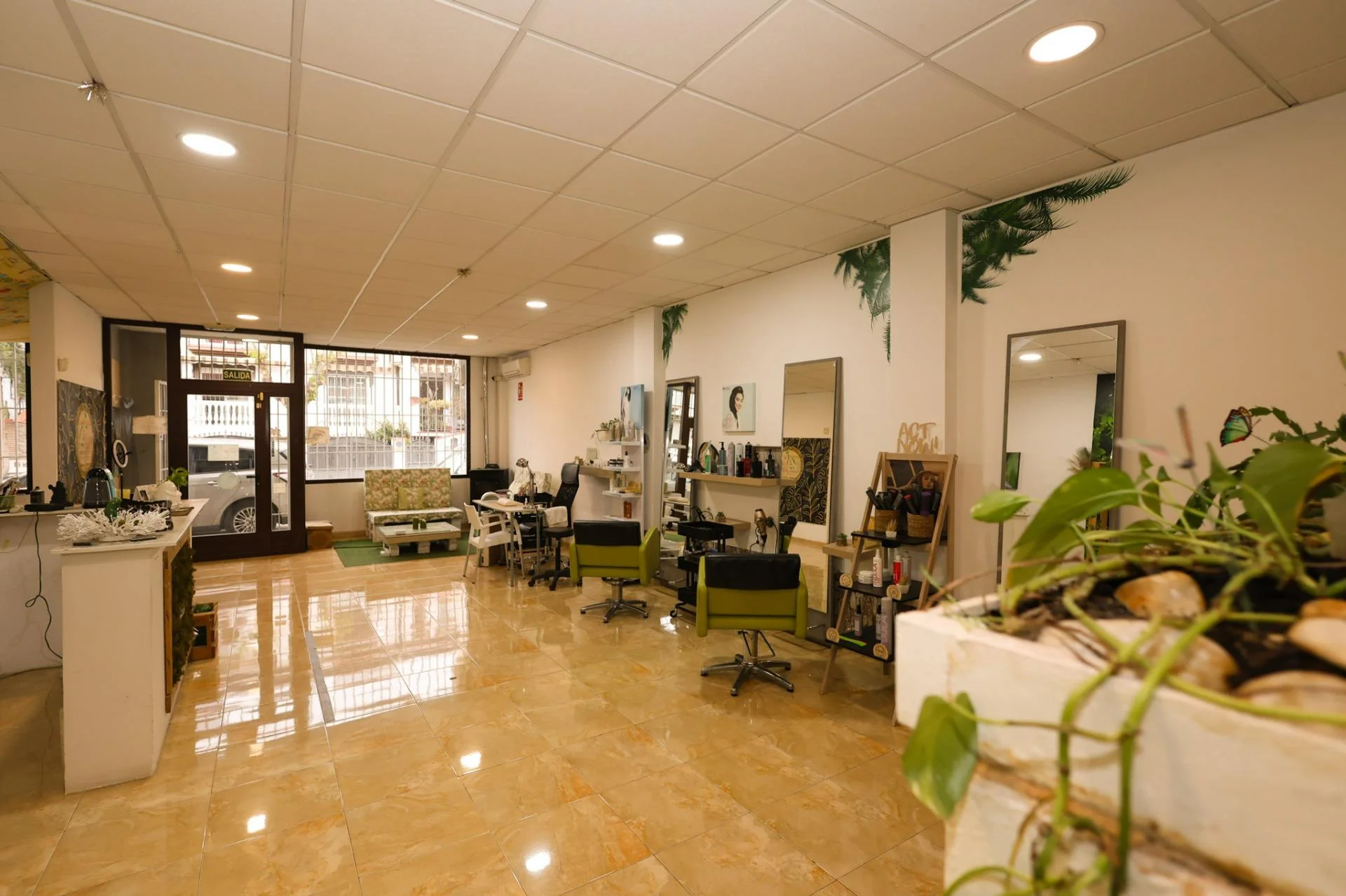 Two-unit commercial space in Híjar