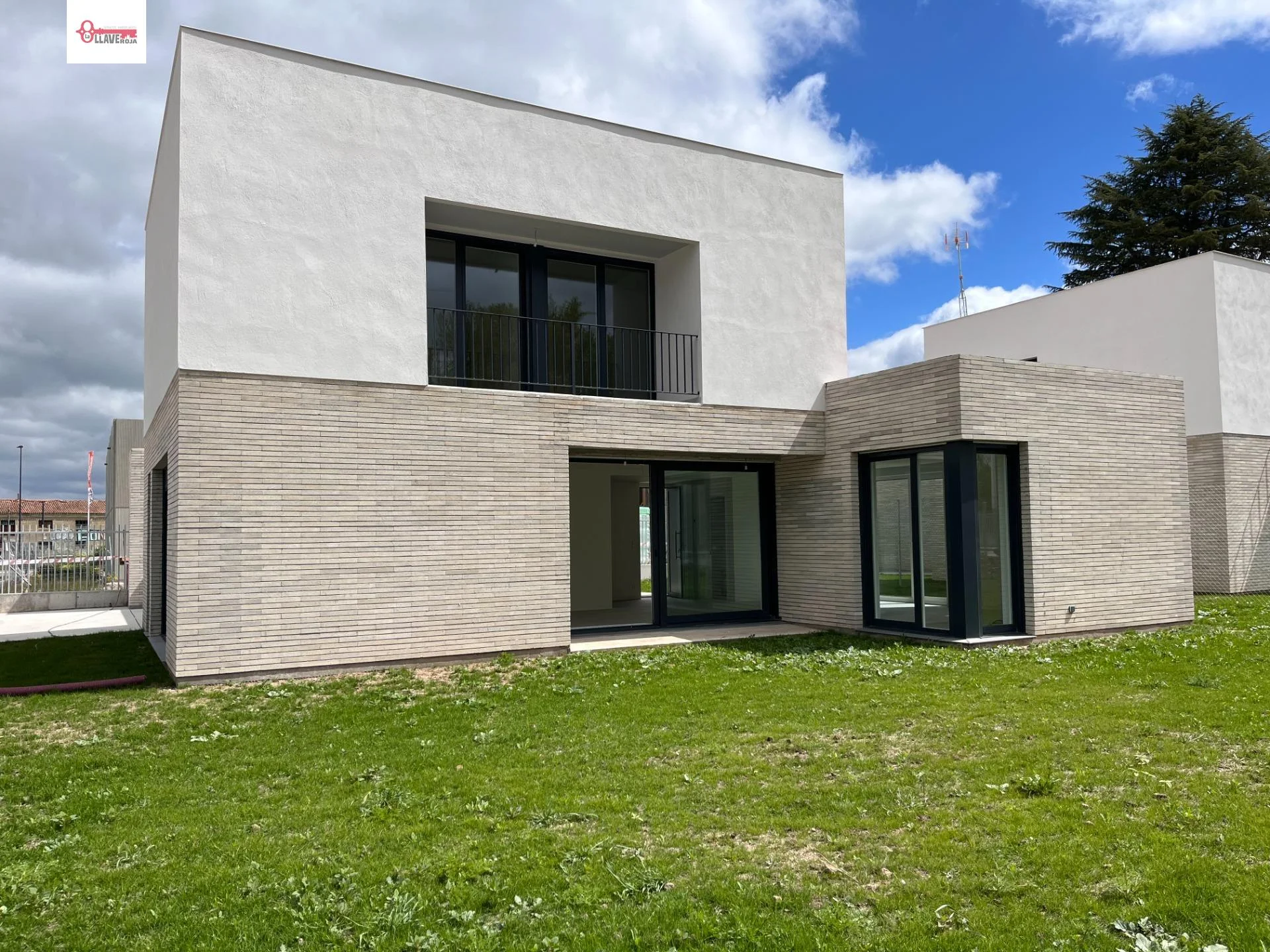 New Castañares chalet with private garden