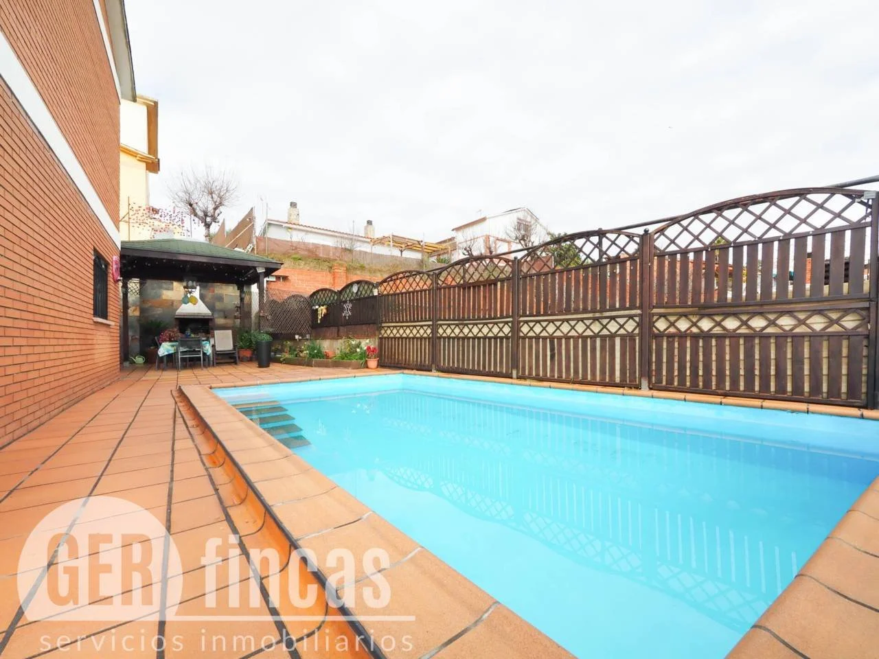 Casa independiente en Terrassa, 5 habitaciones y piscina