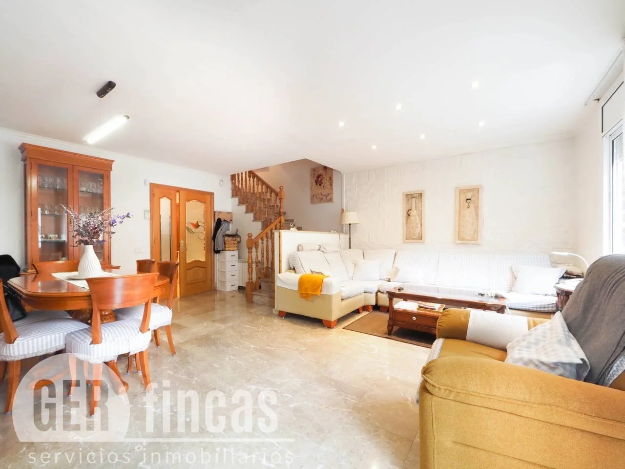 Casa adosada de cinco habitaciones en Zona Olímpica