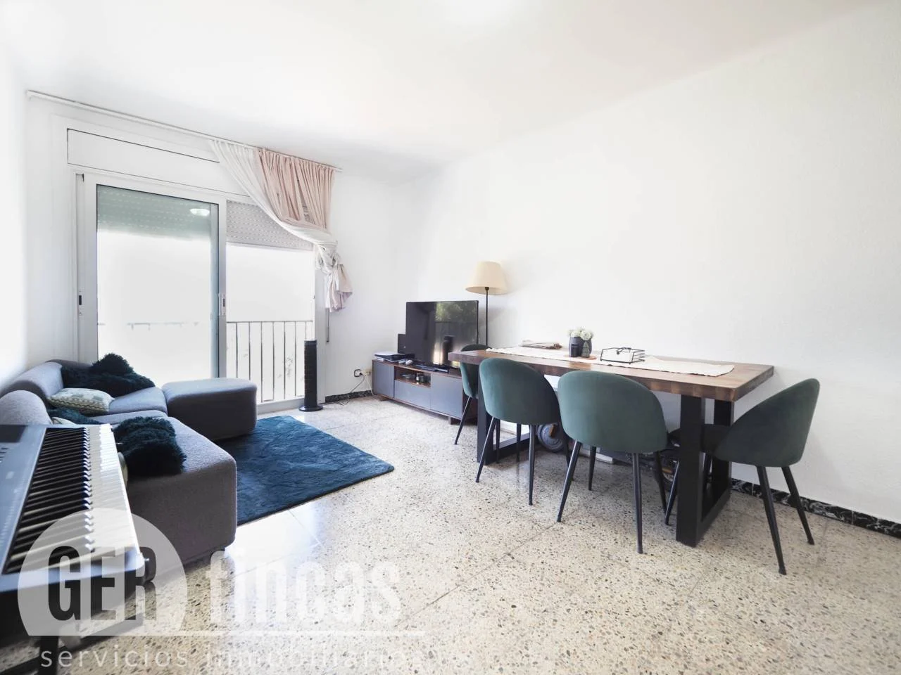 Piso exterior de cuatro habitaciones en Terrassa