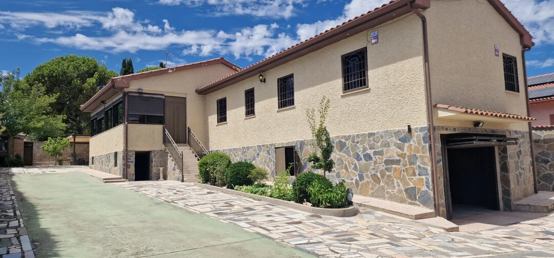 Independent chalet with private pool
