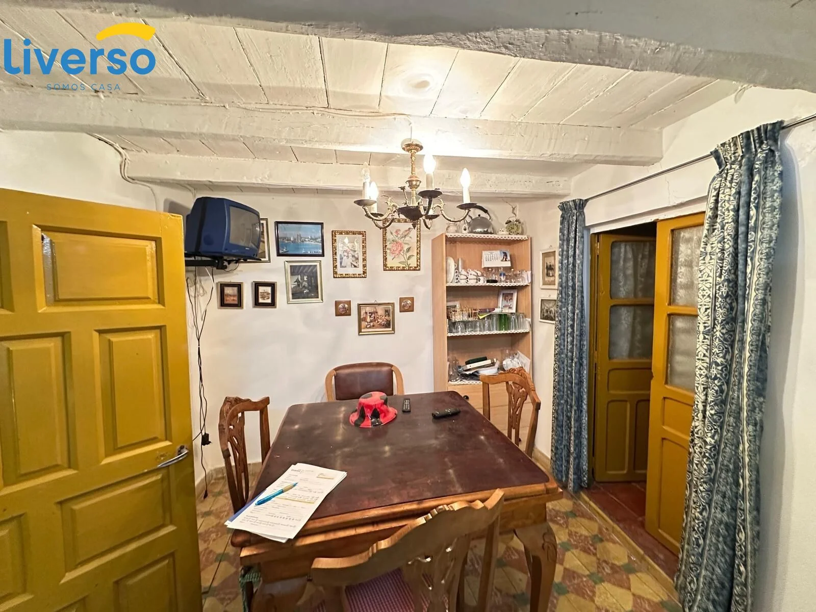 Casa de tres plantas para reformar en San Martín