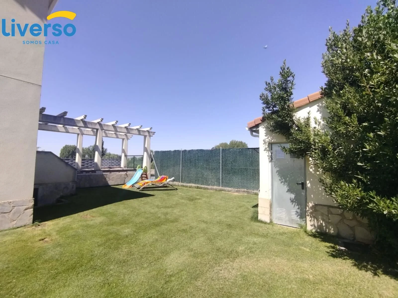 Casa de tres dormitorios con jardín privado