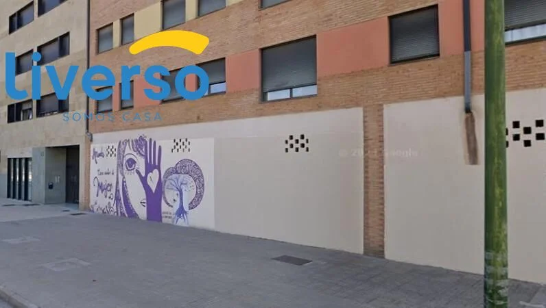 Commercial premises with dual-level layout