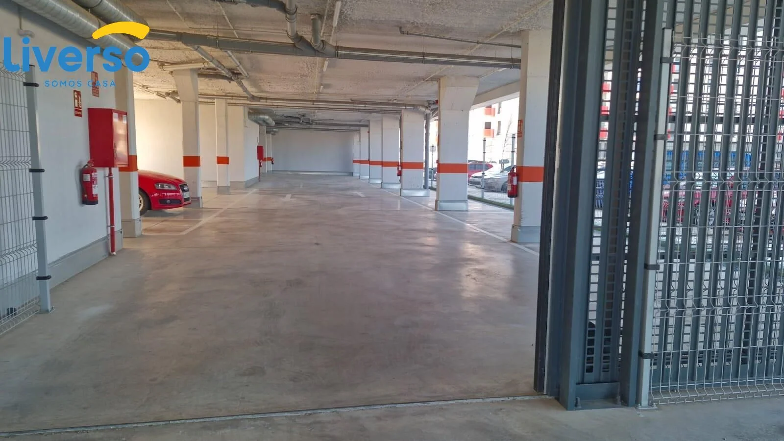 Amplia plaza de superficie en Aranda