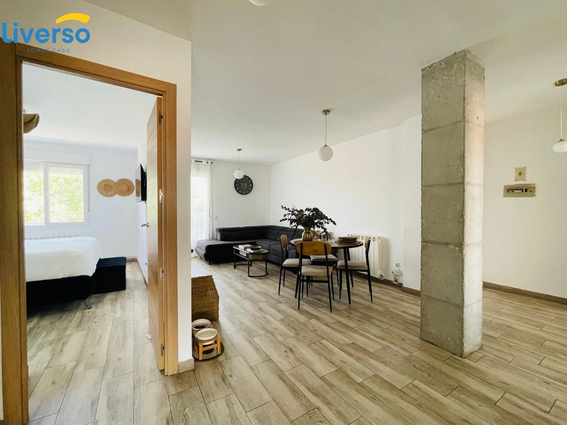 Reformed three-bedroom flat near Aranda