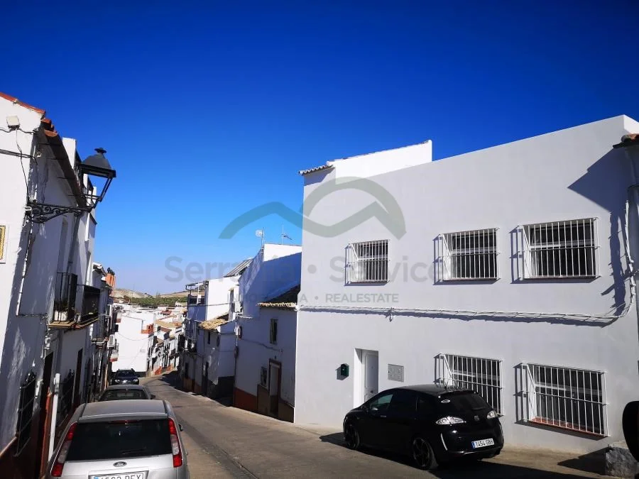 Casa reformada de dos dormitorios con terraza