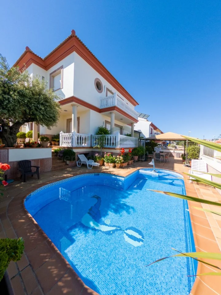 Large Ronda chalet with pool, 9 bedrooms