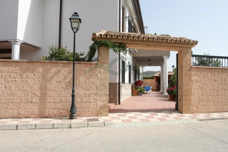 Large chalet with garden and garage