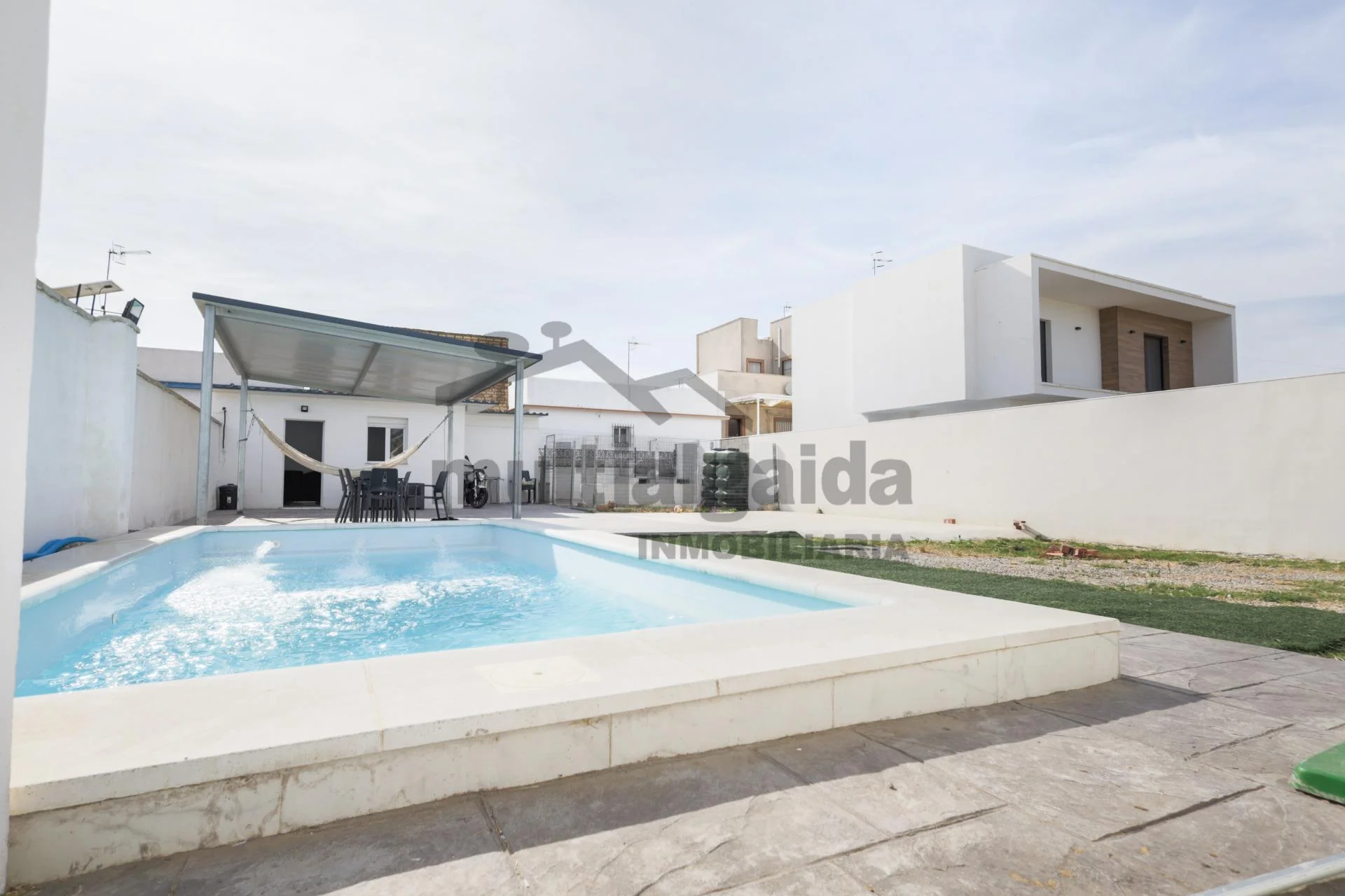 Parcela rústica proindivisa con piscina