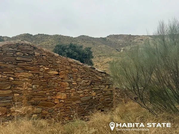 Rural land with water well, Lijar