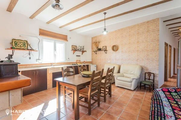 Country chalet with 4,024 m² plot