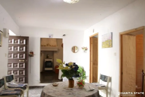 Casa de pueblo de siete dormitorios en Benitagla