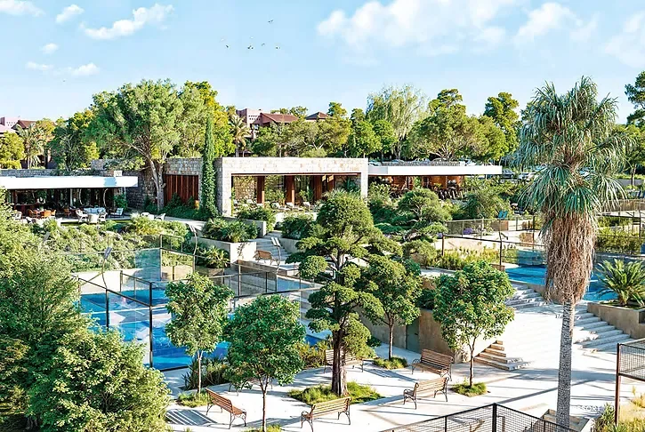 Apartamento nuevo en Estepona con servicios resort