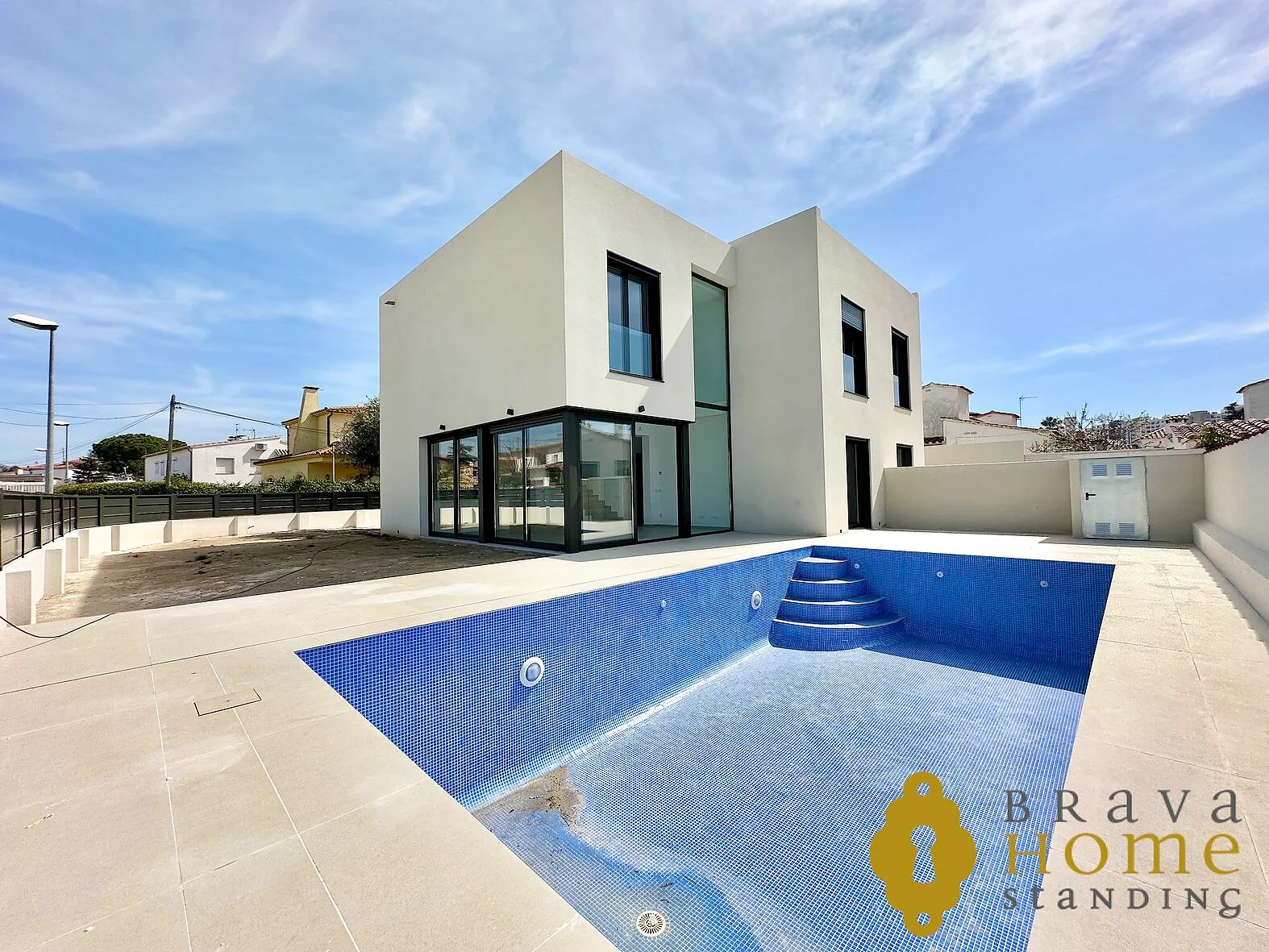 New townhouse near beach, four bedrooms