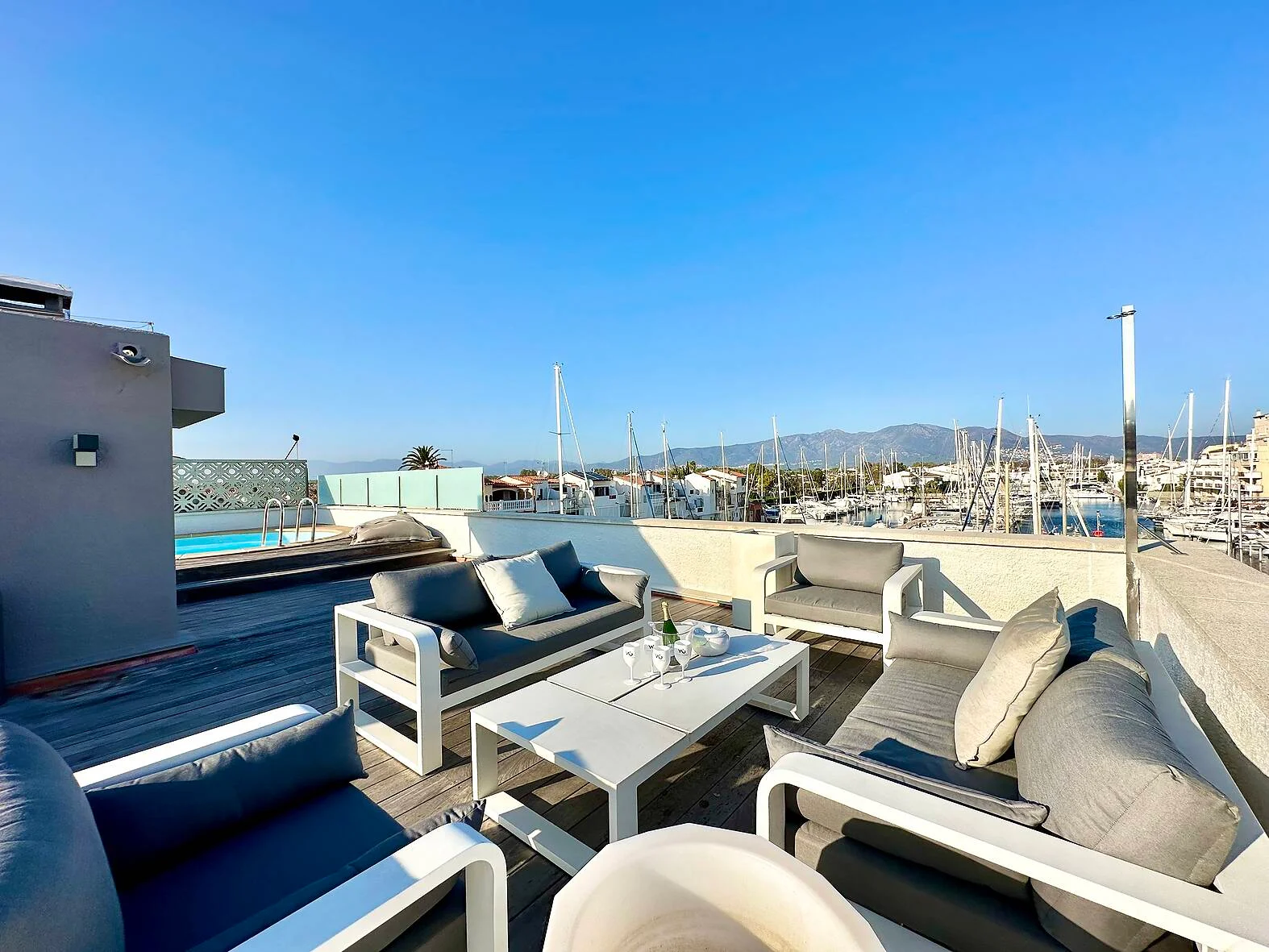 Villa contemporánea con amarre de 20 m