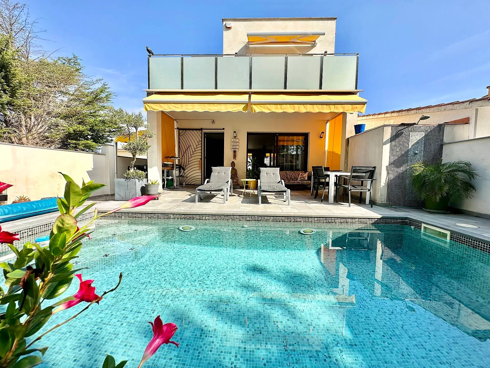 Chalet moderno cerca de playa, tres dormitorios