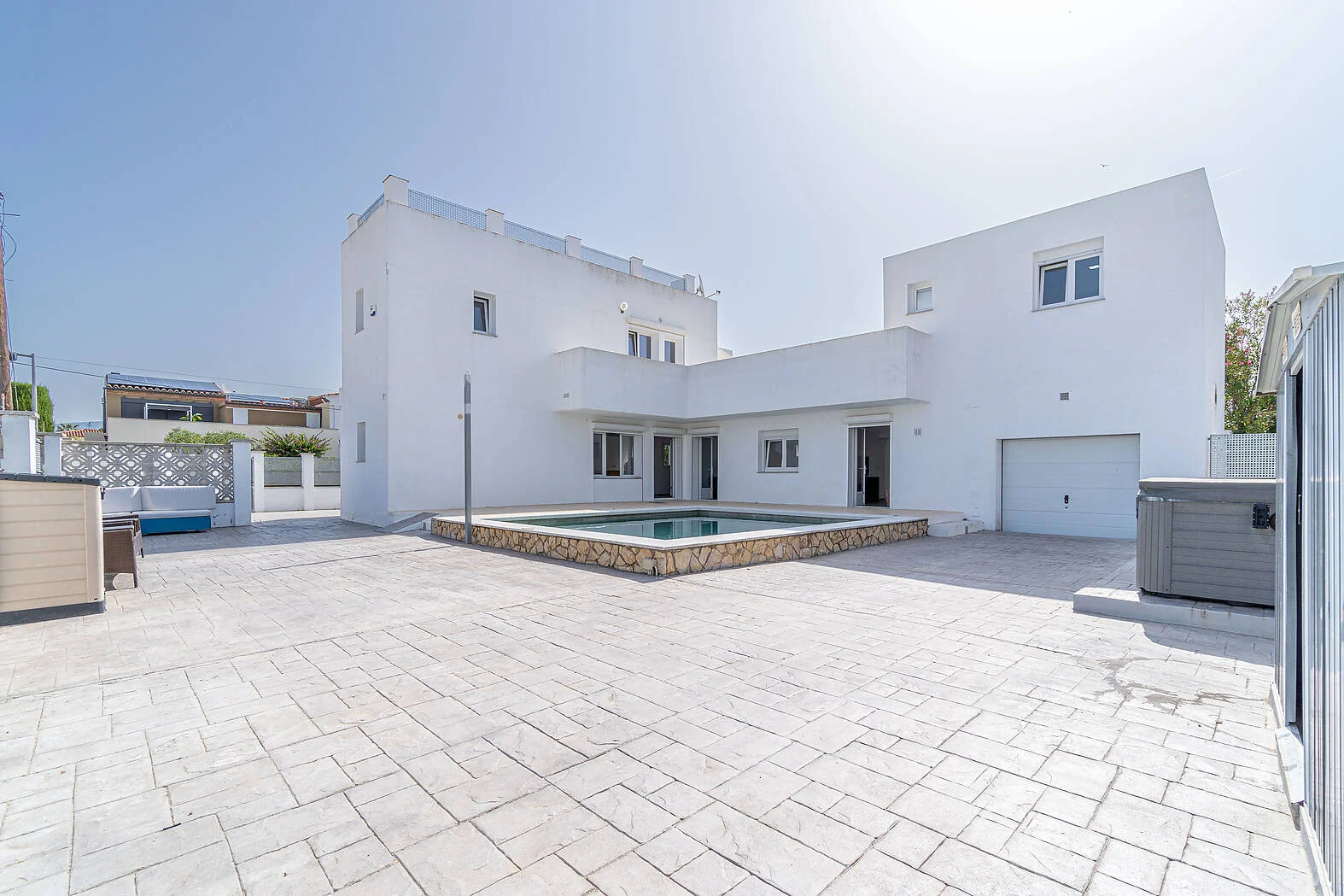 Renovated house in Empuriabrava, four bedrooms