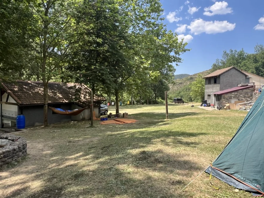 Operating Pyrenean nature retreat complex