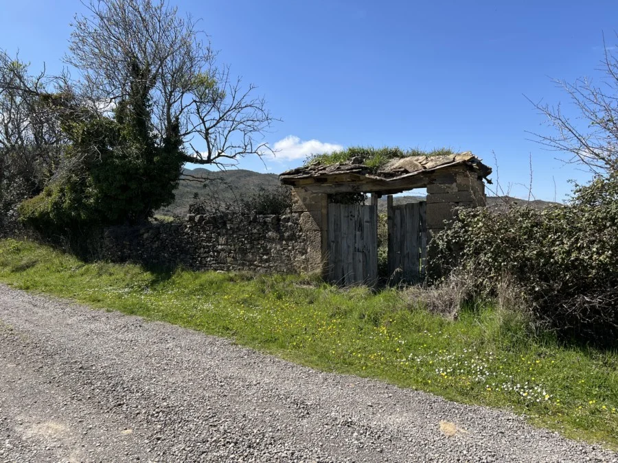 Three-parcel Pyrenean land holding