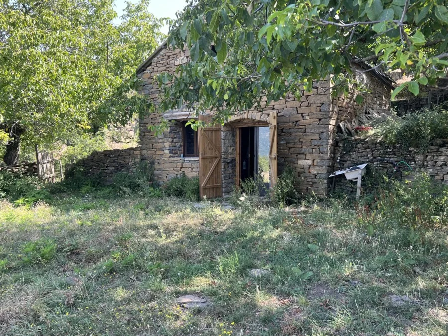 Rustic Pyrenean borda on 5,700 m²