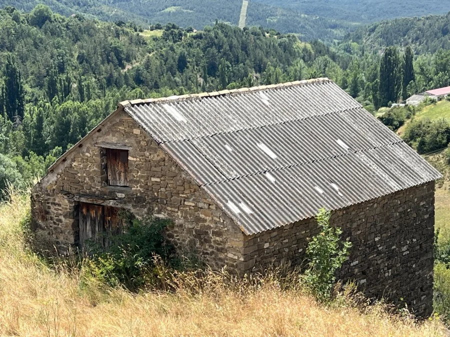 Historic Pyrenean house with land