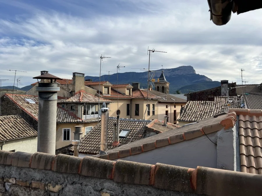 Central Jaca property with redevelopment potential
