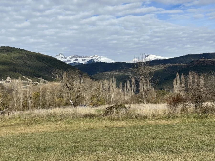 Gran parcela en Jaca junto al río Aragón