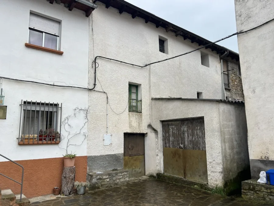 Historic three-storey house with renovation potential