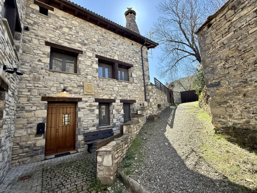Casa de lujo de tres plantas y cuatro dormitorios