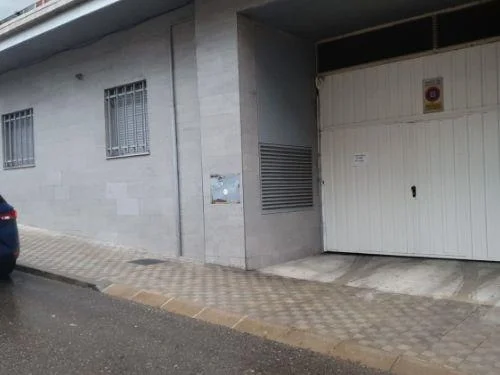 Central large garage space in Sabiñánigo
