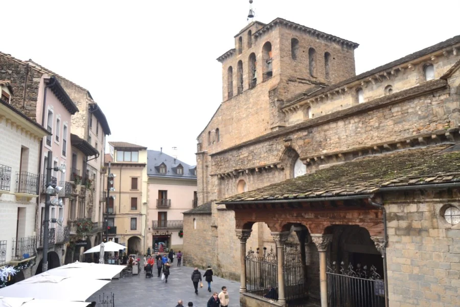 Local comercial en Jaca con potencial de conversión