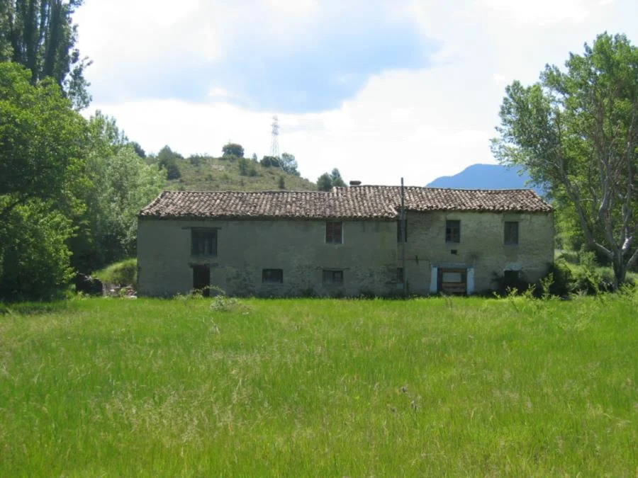 Large rural plot near Jaca
