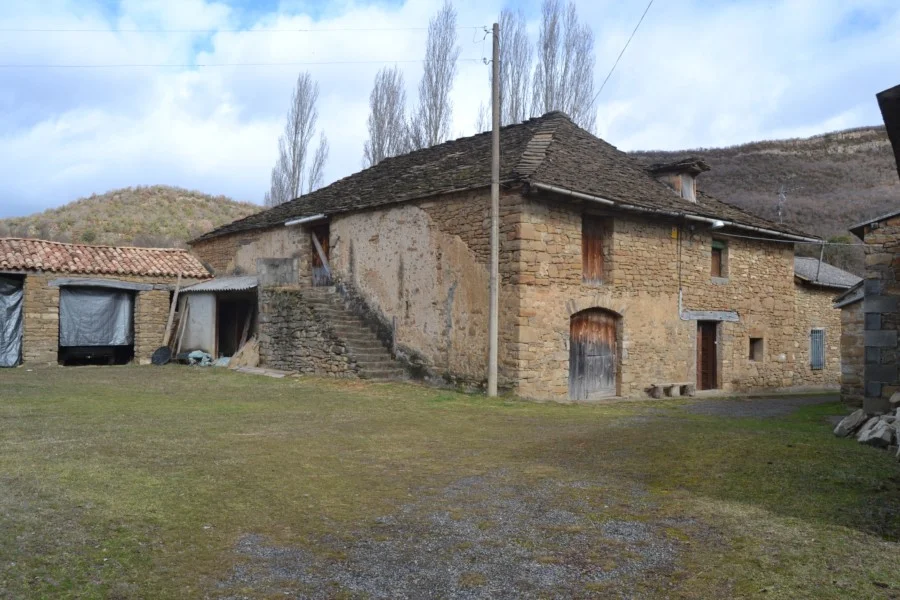 Rural villa on 42-hectare estate