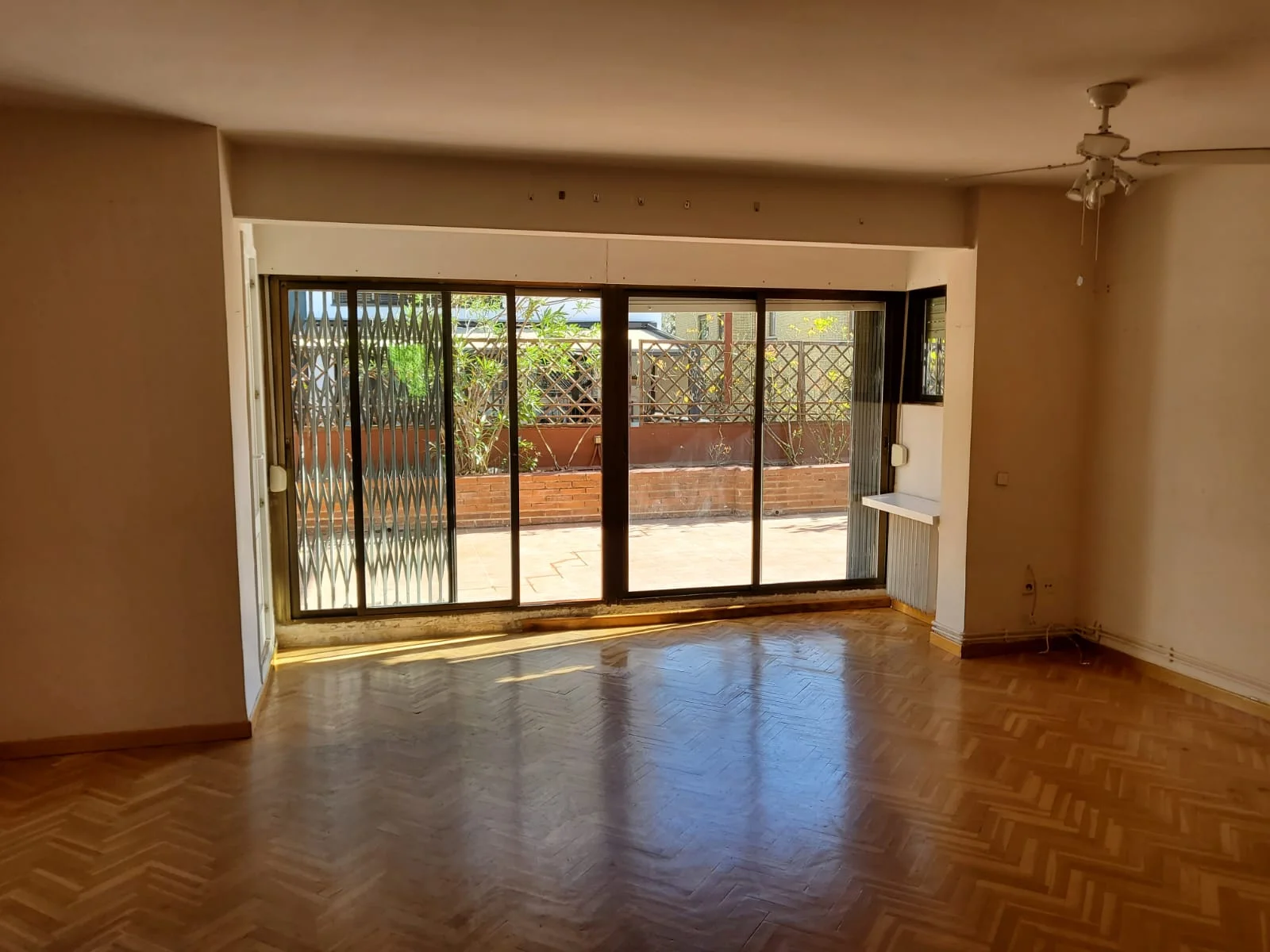 Exterior Madrid flat, 3 bedrooms, parking