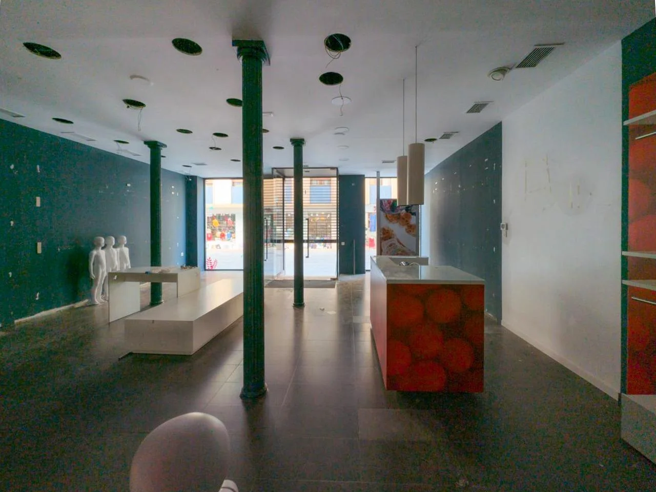 Local comercial céntrico en Granada, 104 m²