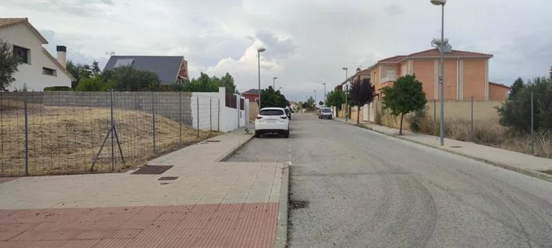 Parcela urbana en esquina cerca de Granada