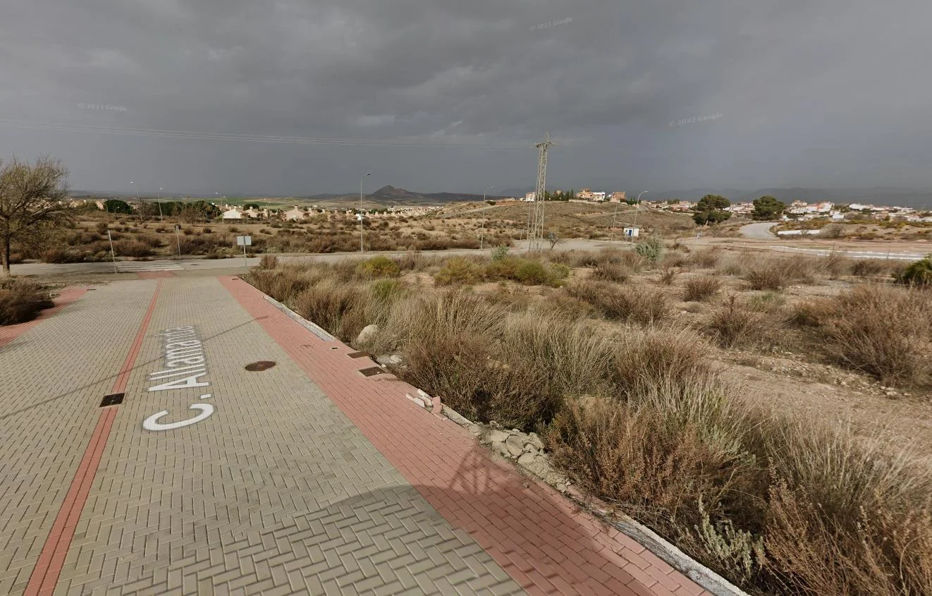 Urban plot in Otura, 540 m²