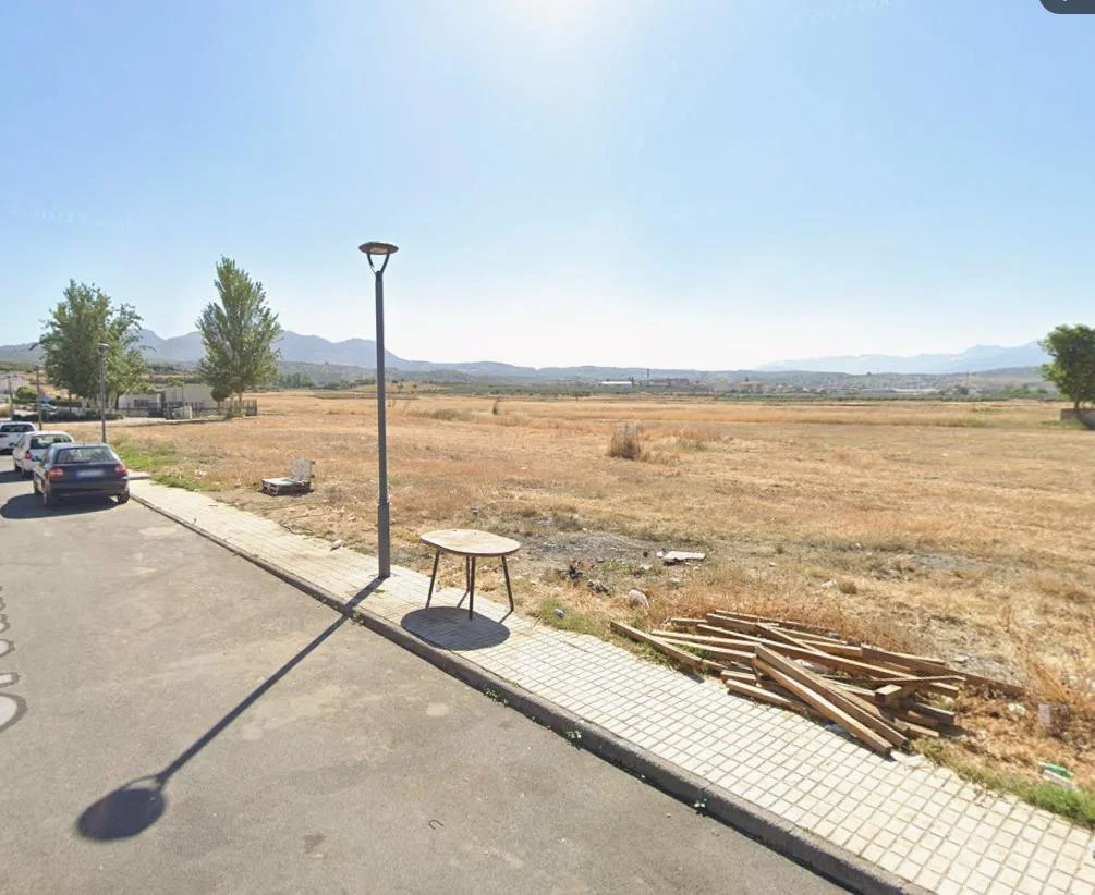 Urban plot near Granada, 12,006 m²