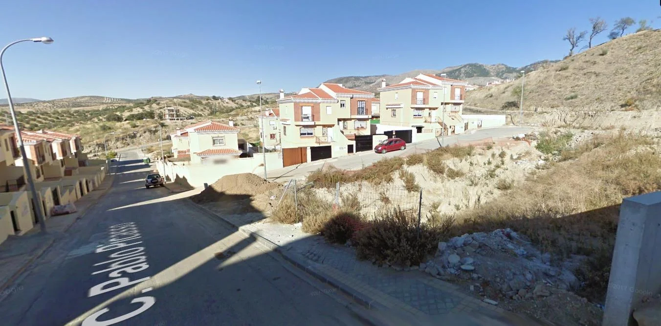 Parcela urbana en Jun de 1.265 m²