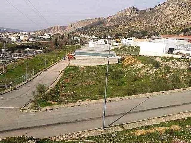 Solar industrial urbano en Loja, 5.514 m²