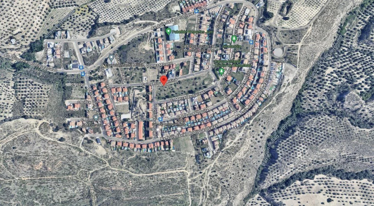 Suelo urbano residencial en Jun, 9.618 m²