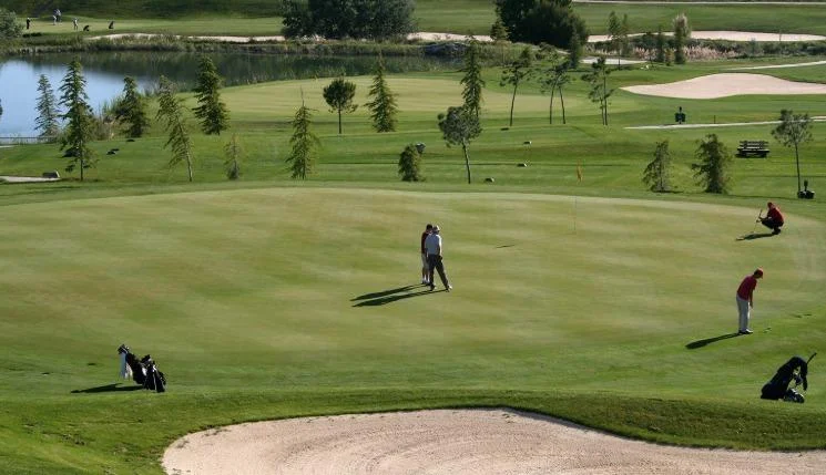 Parcela de golf con vistas a Sierra Nevada