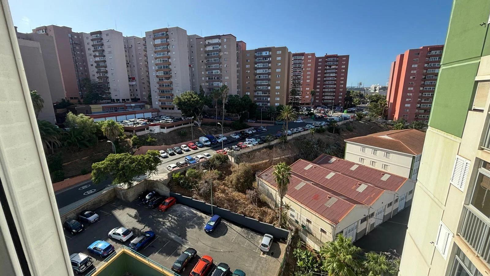 High-floor Las Palmas flat, 3 bedrooms